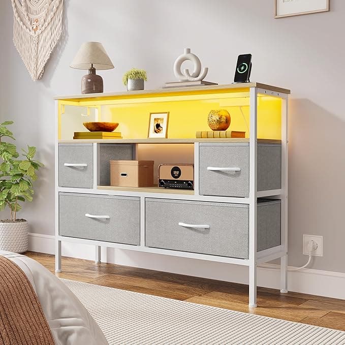 Komoda do sypialni z 4 szufladami z materiału, kredens z 2 gniazdami, 2 portami USB i listwą świetlną LED