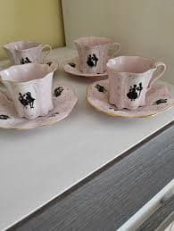  Sprzedam zestaw 4 kubków porcelanowych – ręcznie malowane